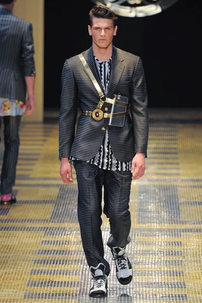 Look 27